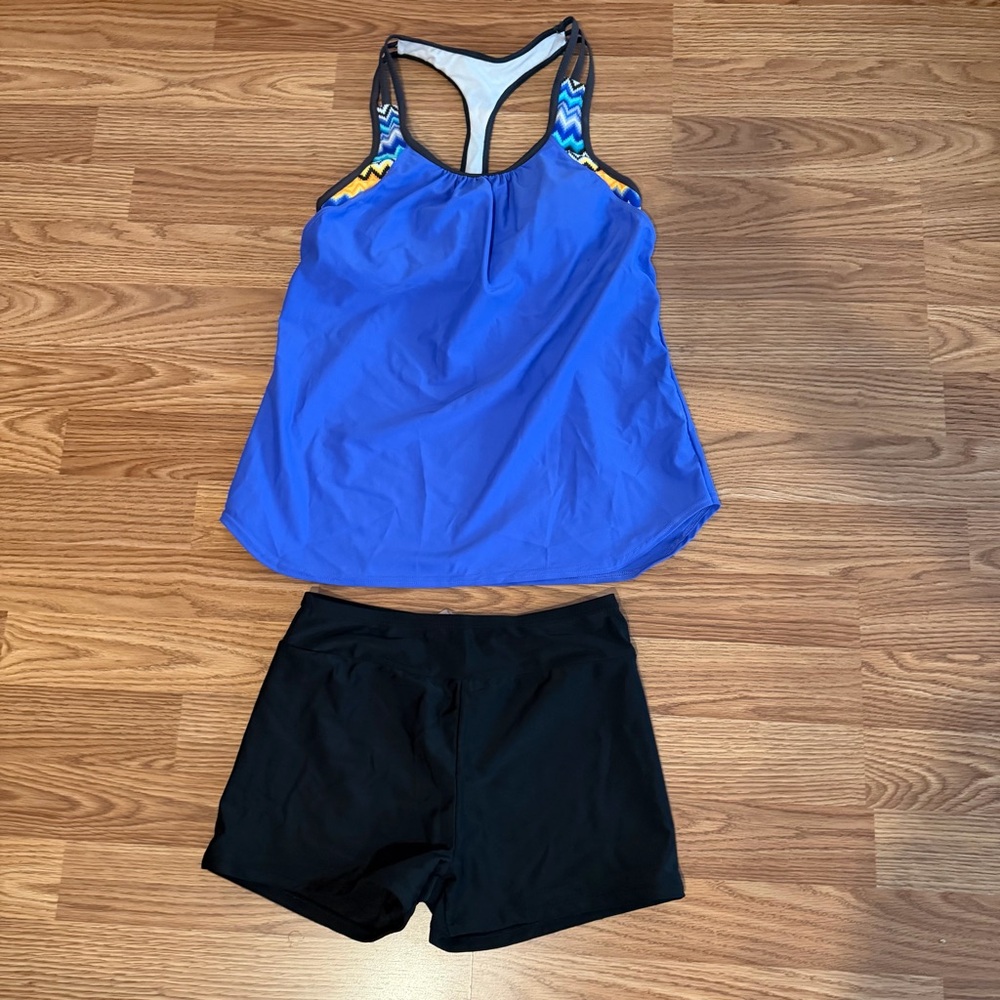 NWOT Amazon Blue Racerback Tankini Top with Black Swim Shorts Size Small - Picture 1 of 5
